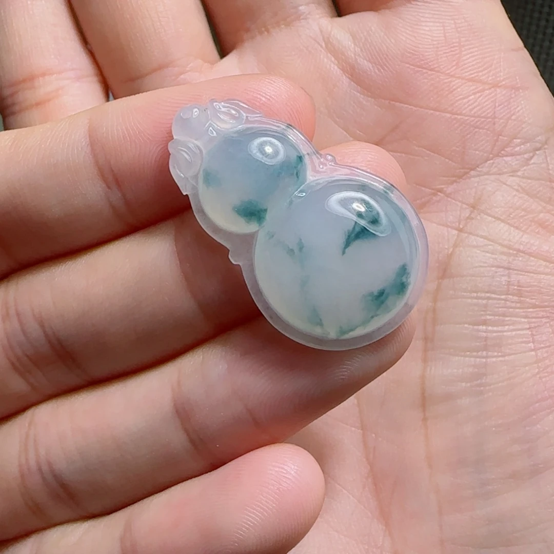 翡翠未镶嵌颈饰葫芦