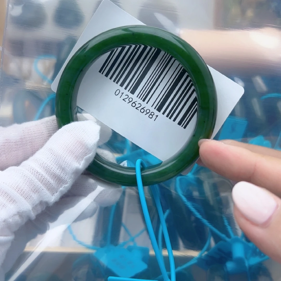 和田玉手镯未镶嵌微瑕58