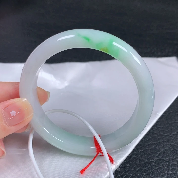 未镶嵌手镯翡翠。。