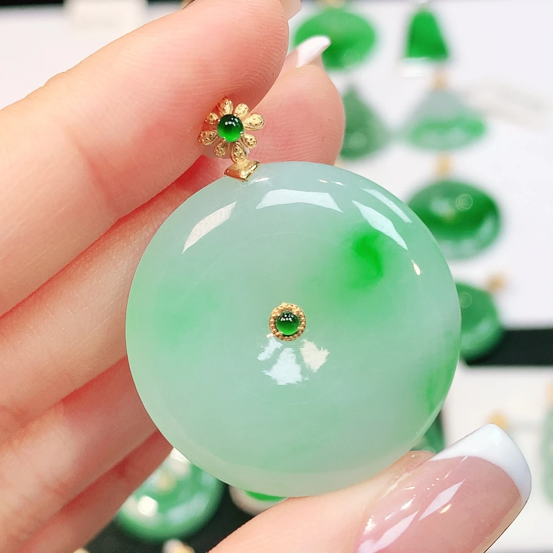 翡翠18K金镶嵌颈饰