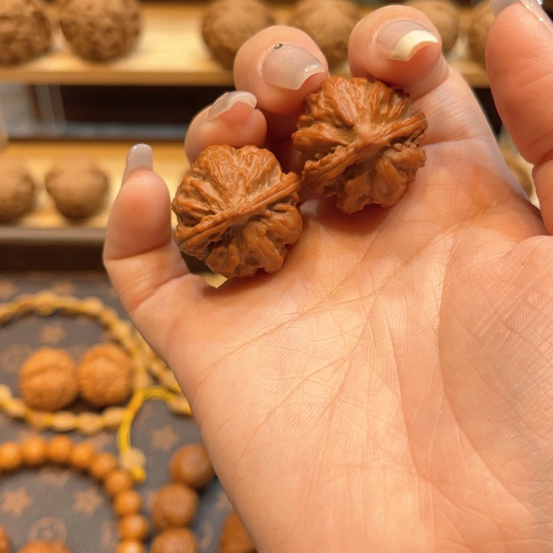 文玩核桃把件红皮火焰纹京八棱