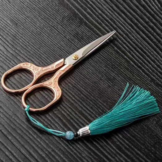 复古流苏茶叶剪刀一把