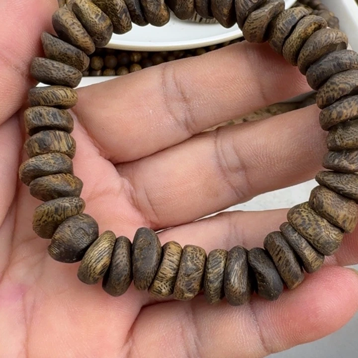 盈***儿手串沉香张勺子手串14克