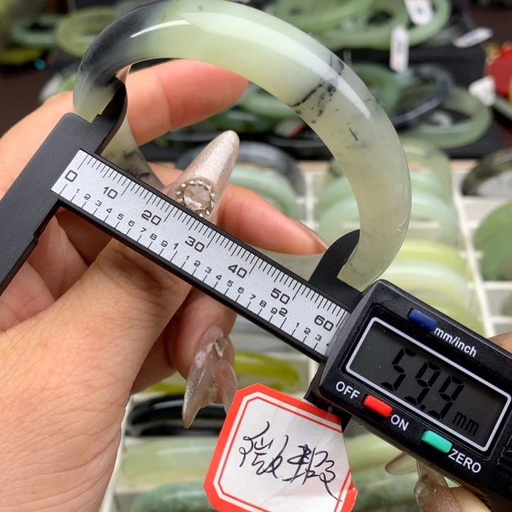 蛇纹石玉未镶嵌手镯759
