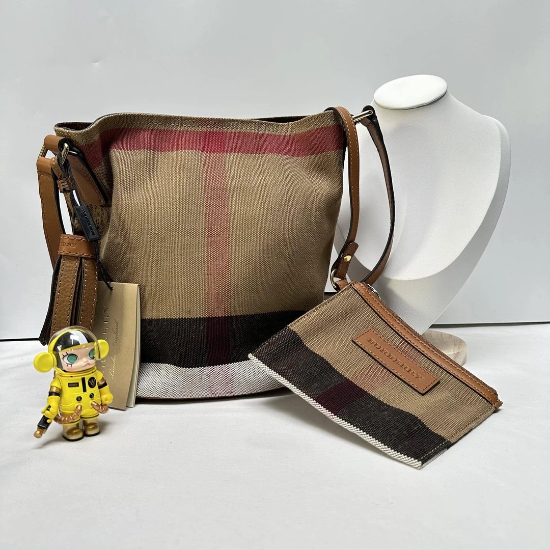 胖虎佳佳/博柏利/99新/公价0/箱包/斜挎包/31B2506110245