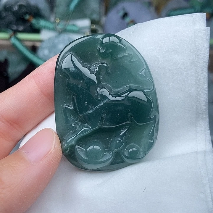 翡翠未镶嵌颈饰翡翠