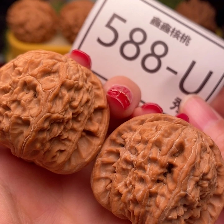 桃核把件白狮子42……