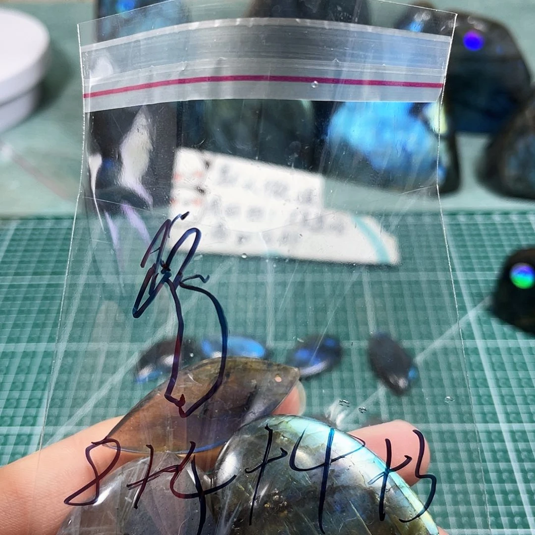 长石吊坠(不含链)未镶嵌?