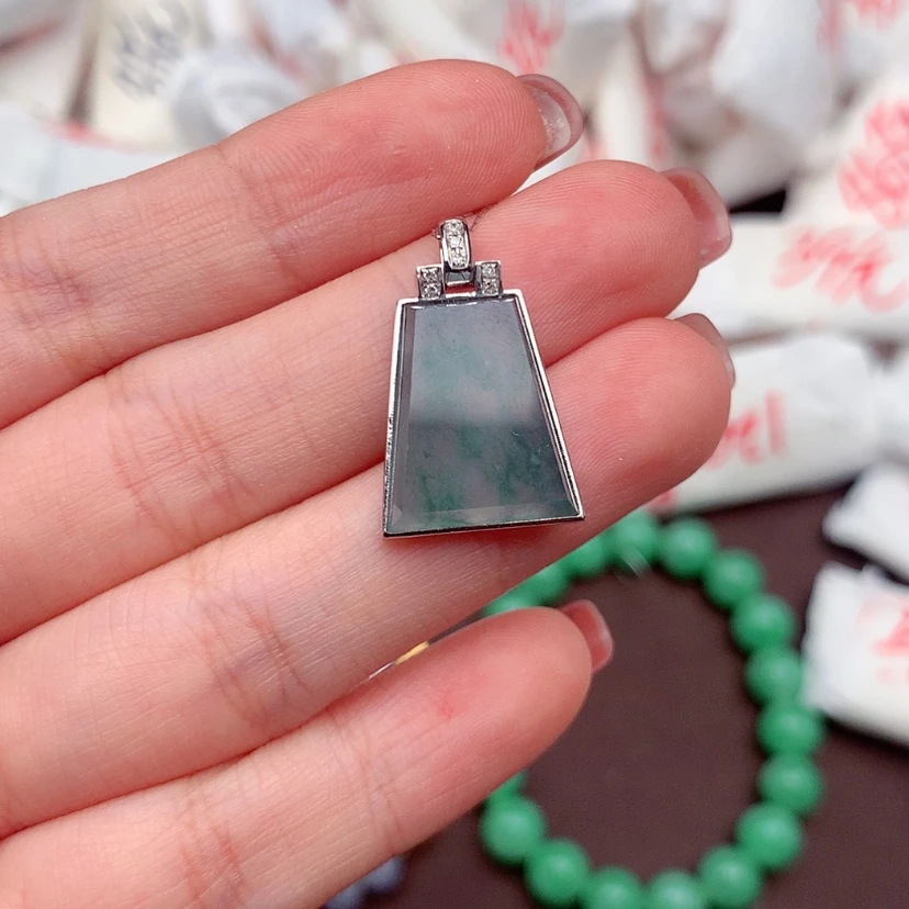 【闪购商品】翡翠颈饰18K金镶嵌…….