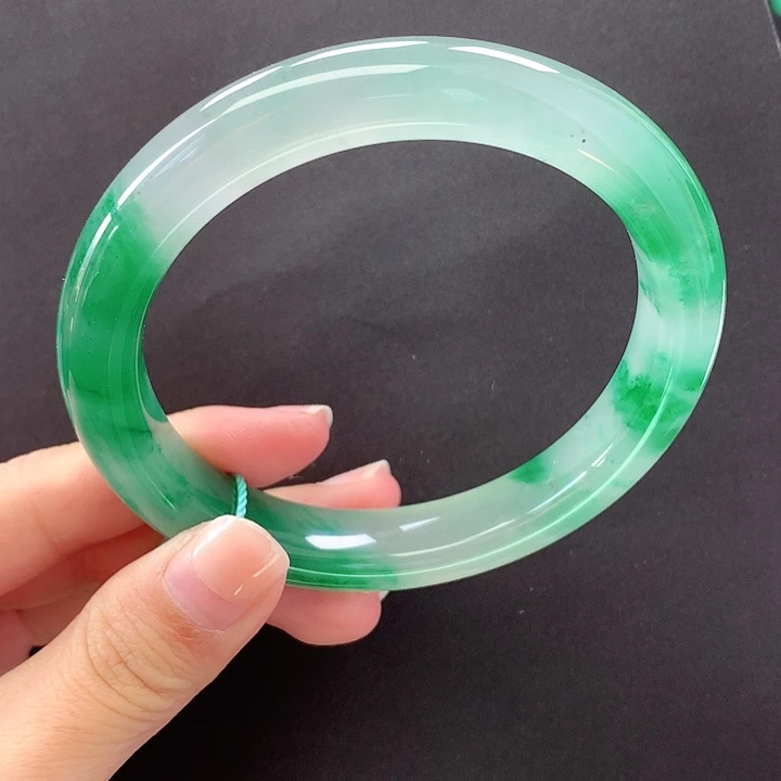 未镶嵌手镯石英质玉