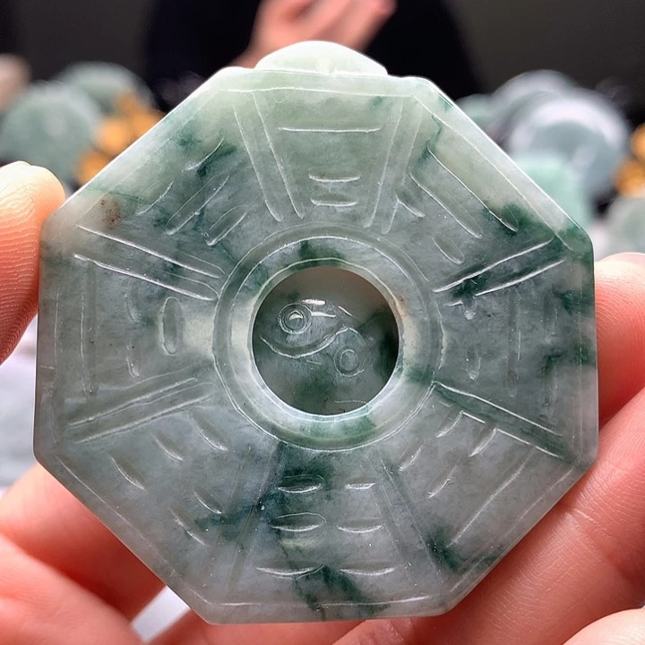 翡翠未镶嵌颈饰大八卦两面工艺福利