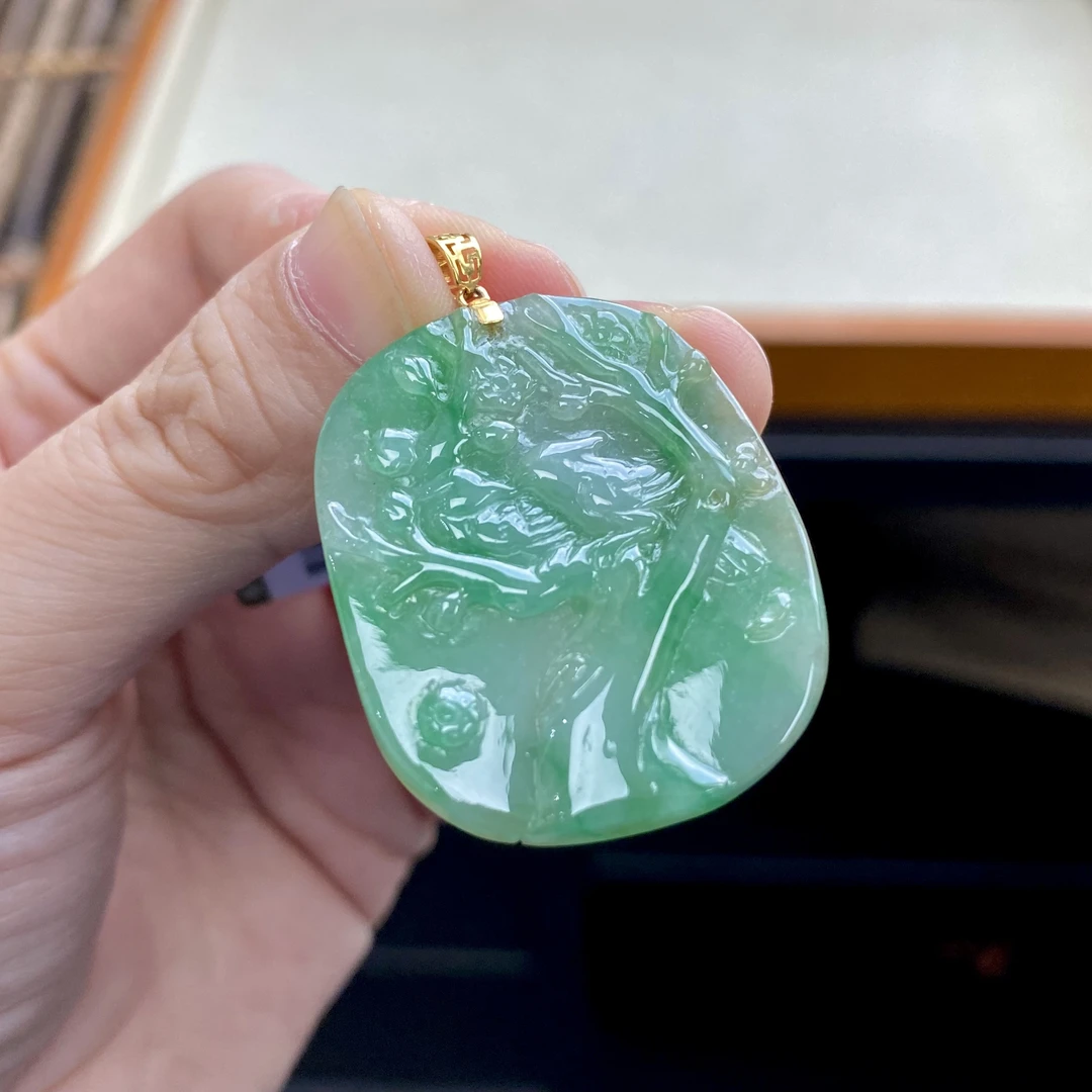 如意宝珠宝 18K金扣头镶嵌阳绿“喜上眉梢”翡翠吊坠天然玉石BW104