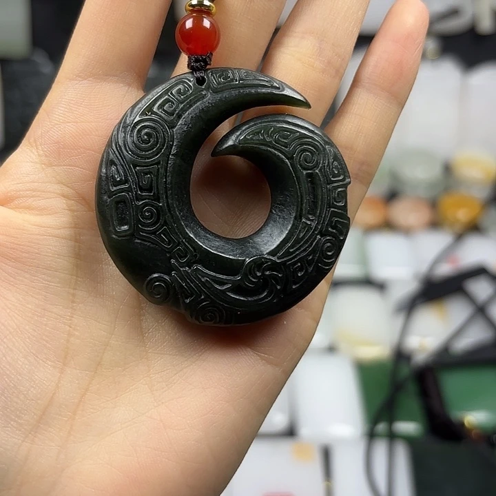 小***x颈饰未镶嵌和田玉（青玉）
