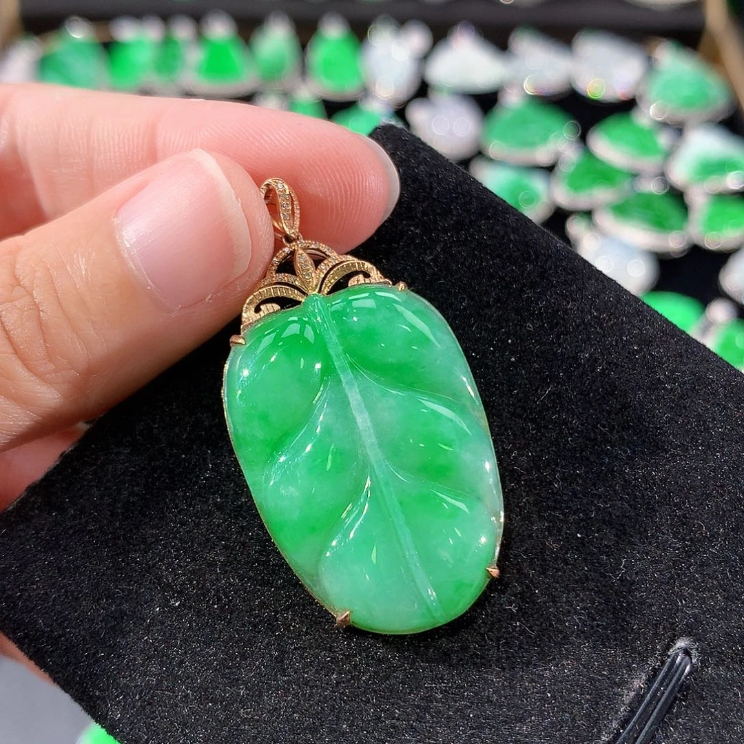 翡翠18K金镶嵌颈饰