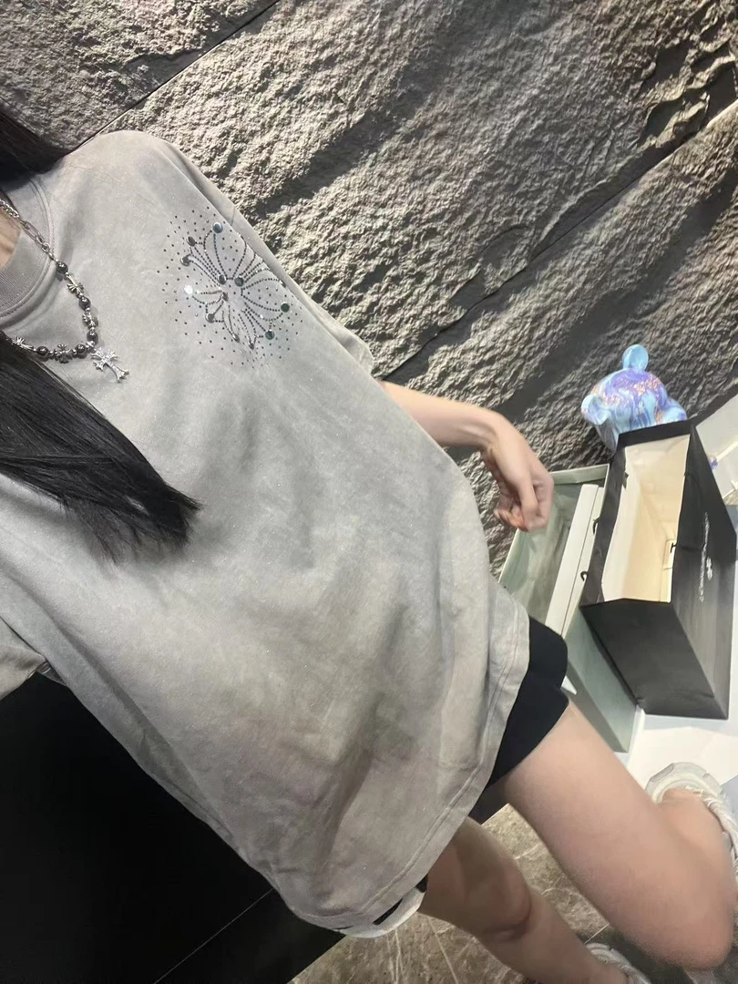 【杨娇娇COCO】春夏新款散粉梵文烫钻男女同款短袖T恤
