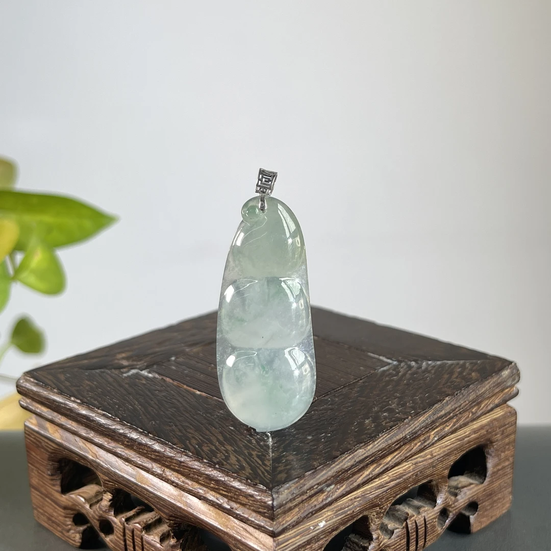 JTA18-136 天然缅甸A货翡翠 18k镶嵌福豆