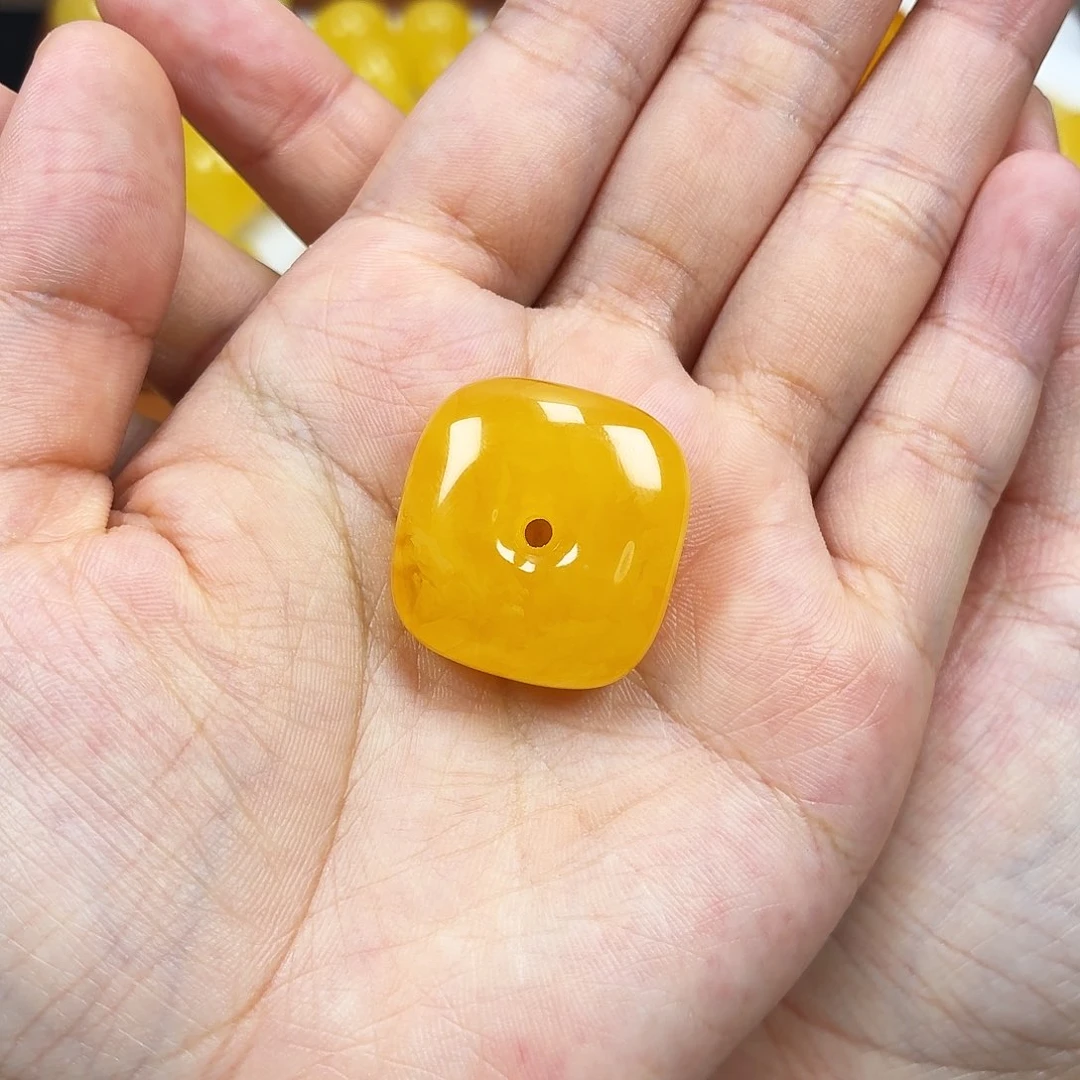 未镶嵌颈饰蜜蜡焦皮芬达色方扣