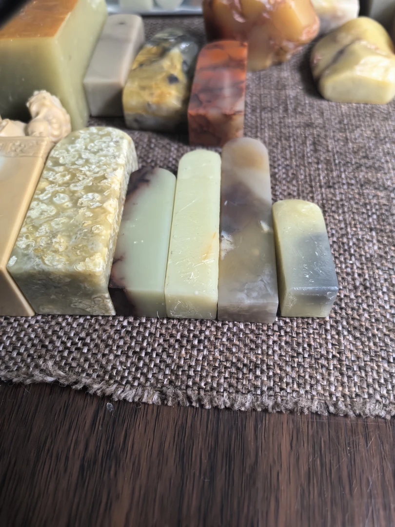 伊犁石印石瓦章多种规格印章组