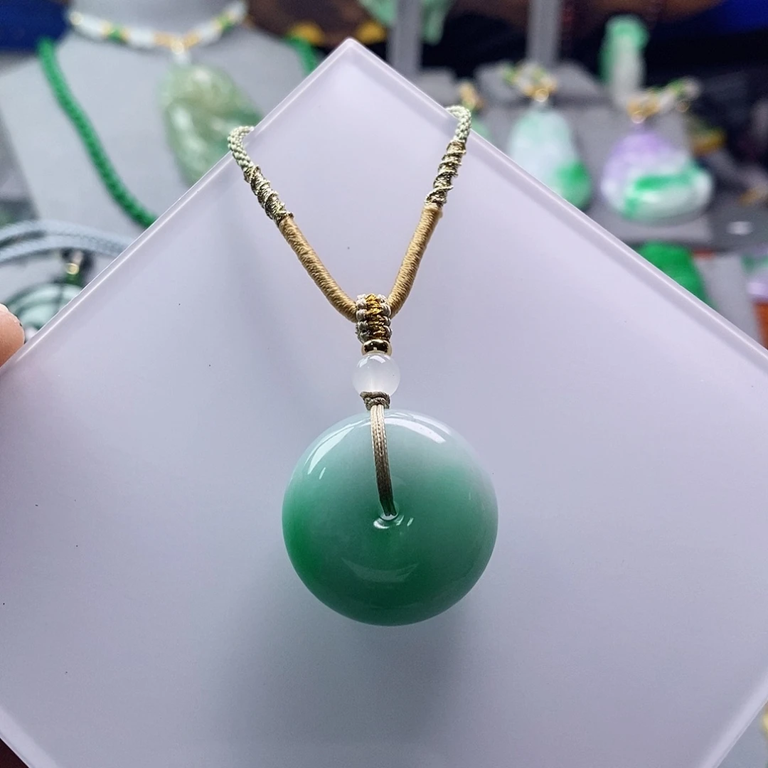 翡翠未镶嵌吊坠(赠链)