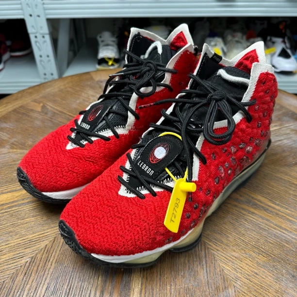 43码/詹姆斯17 红黑 实战篮球鞋/无盒95新/t2793