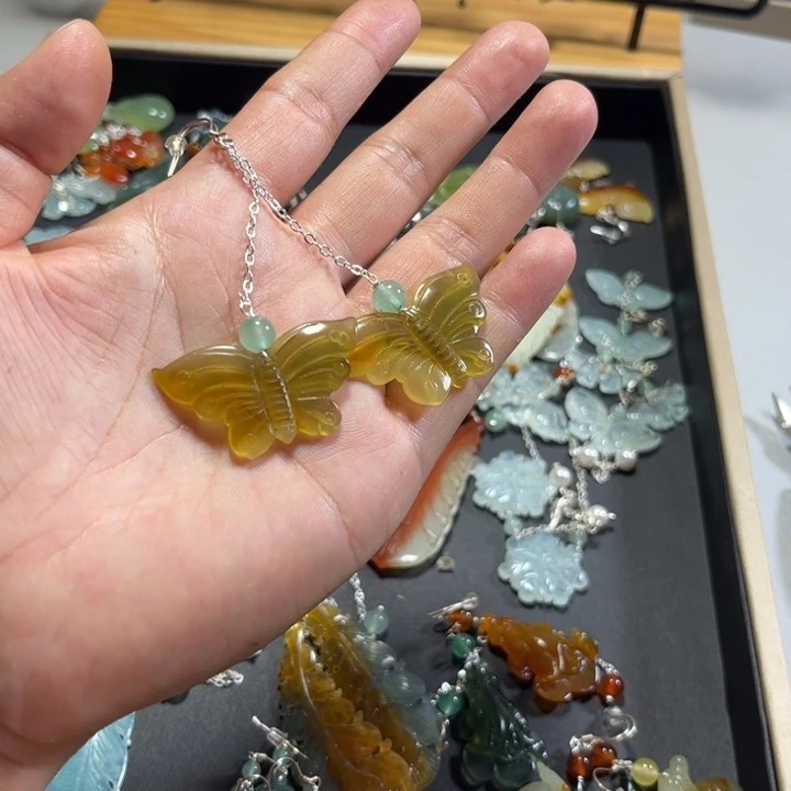 蛇纹石玉合金耳饰