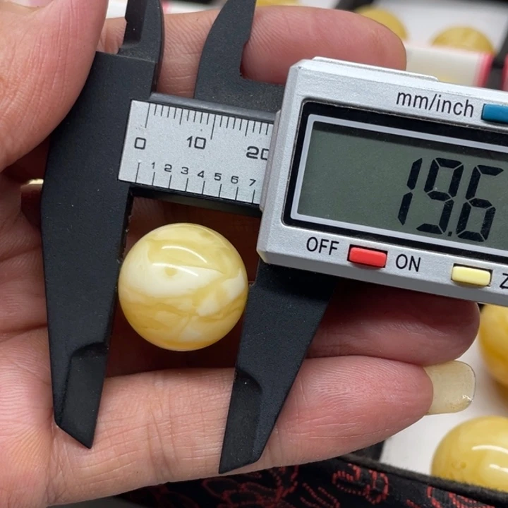 未镶嵌琥珀裸石珠子