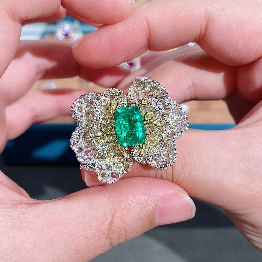 18K金镶嵌戒指祖母绿吉尔德微油vvg潘杰希尔4.060ct