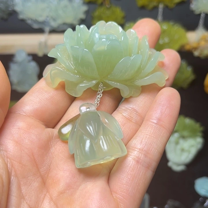 蛇纹石玉未镶嵌颈饰一**瑰