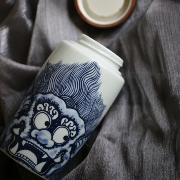 造悟堂艺术家联名款吉狮行乐高士木盖茶叶罐储纳罐独特设计实用