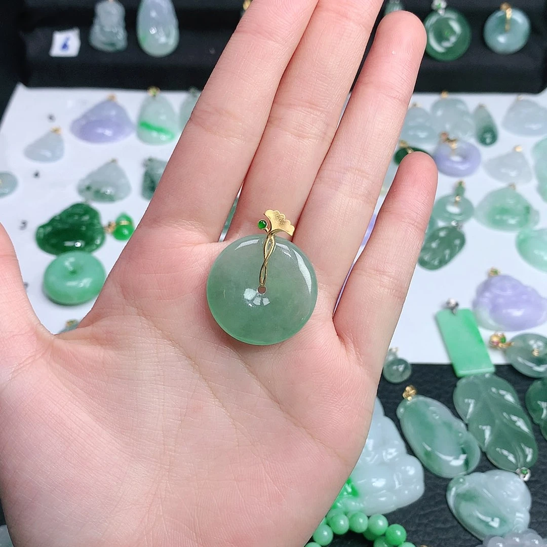 翡翠颈饰未镶嵌翡翠