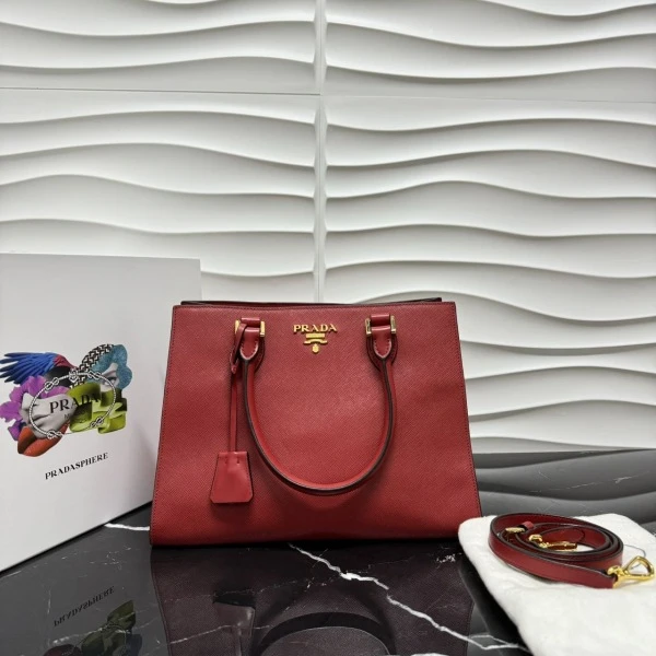 95新/普拉达/包包/市场价13500/250206XL0034