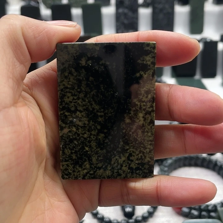 【闪购商品】颈饰未镶嵌和田玉（青玉）