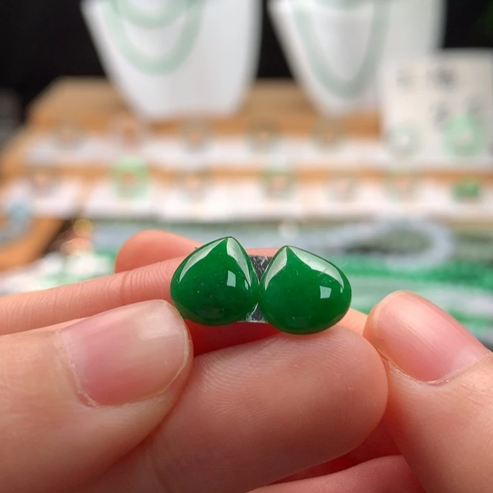 人***多翡翠未镶嵌颈饰天然缅甸A货翡翠