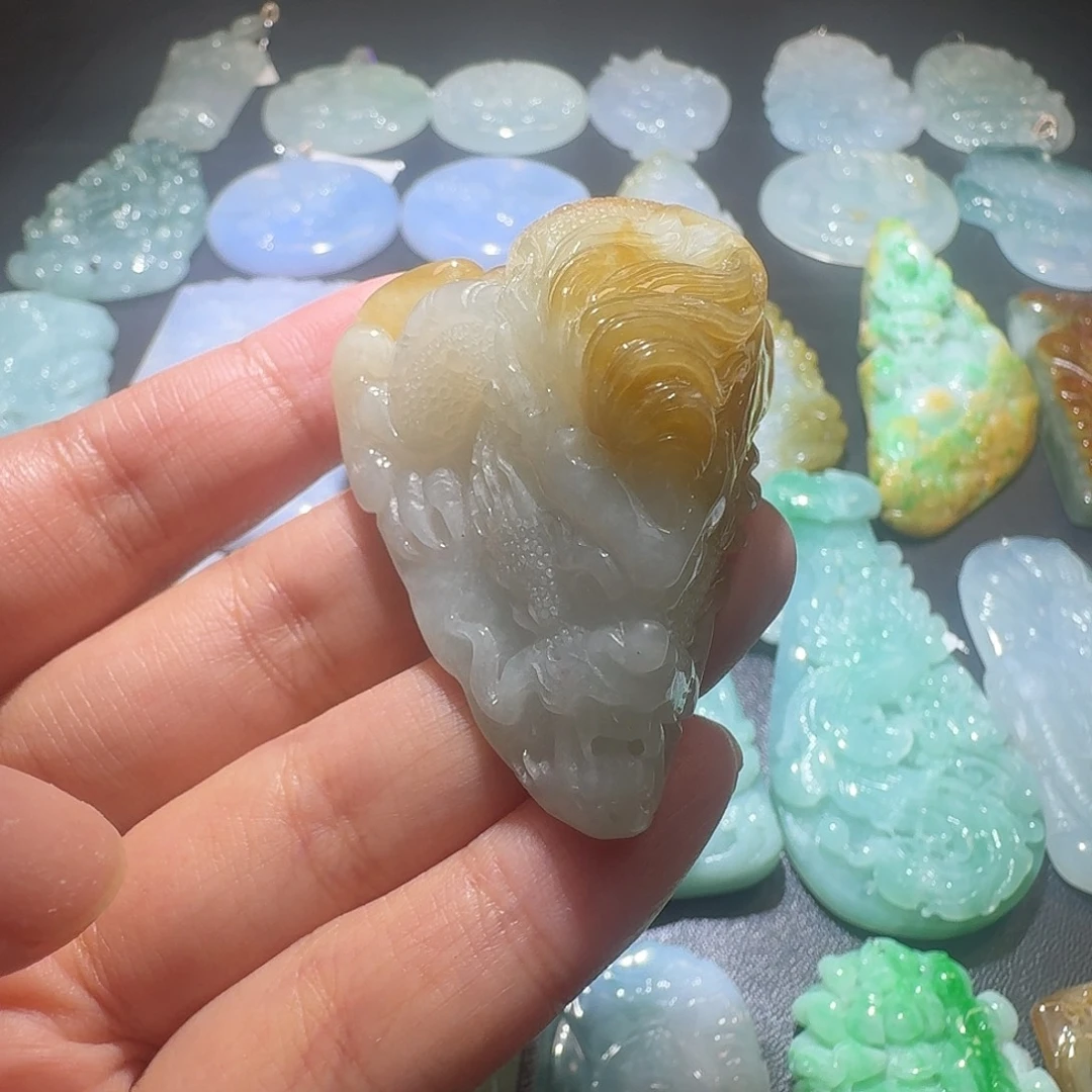 翡翠未镶嵌颈饰吊坠