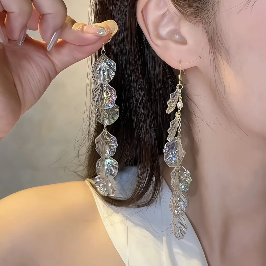 铜合金耳饰 超仙透明彩色花瓣流苏耳钩女时尚轻奢小众高级感长款