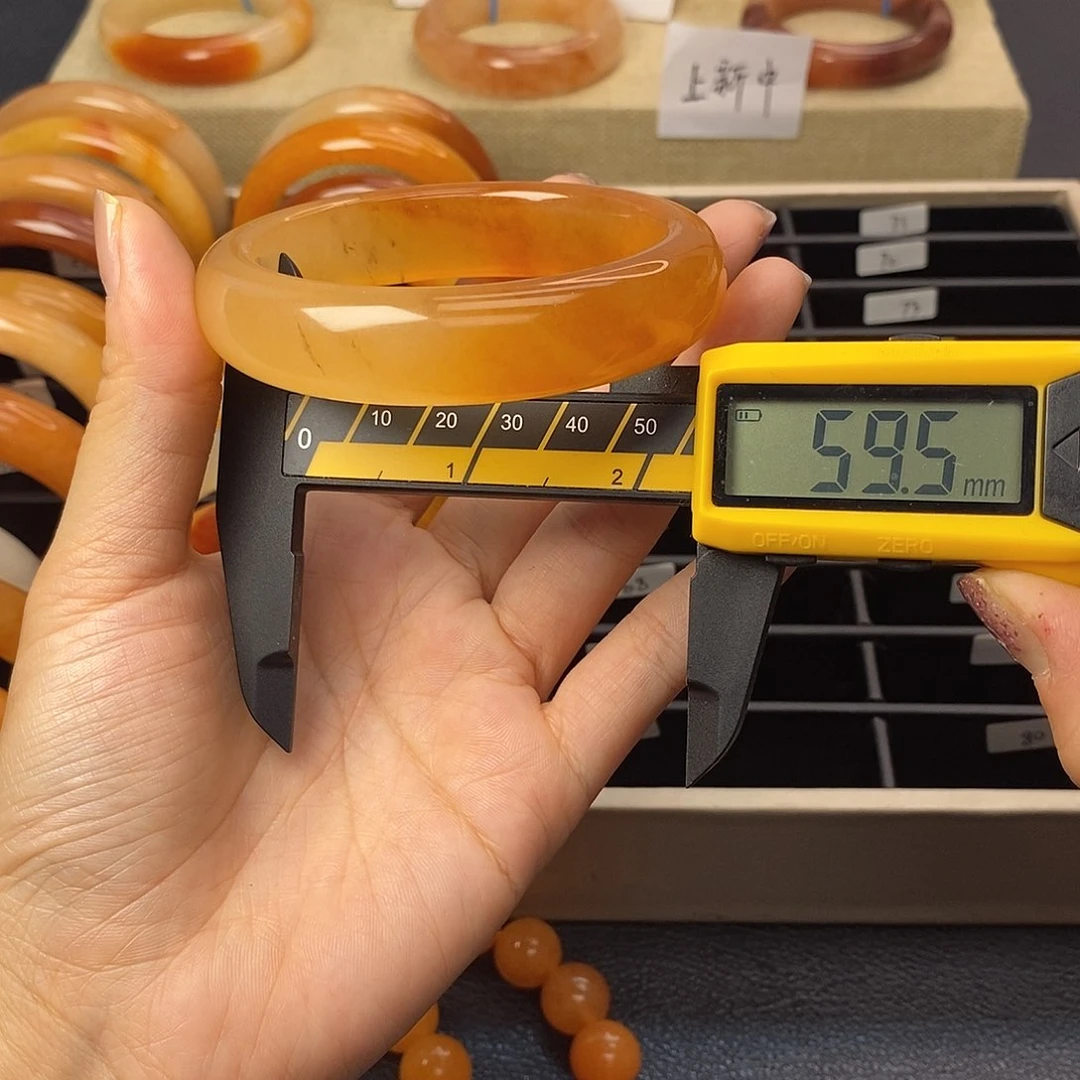 未镶嵌石英质玉（黄龙玉）手镯59号