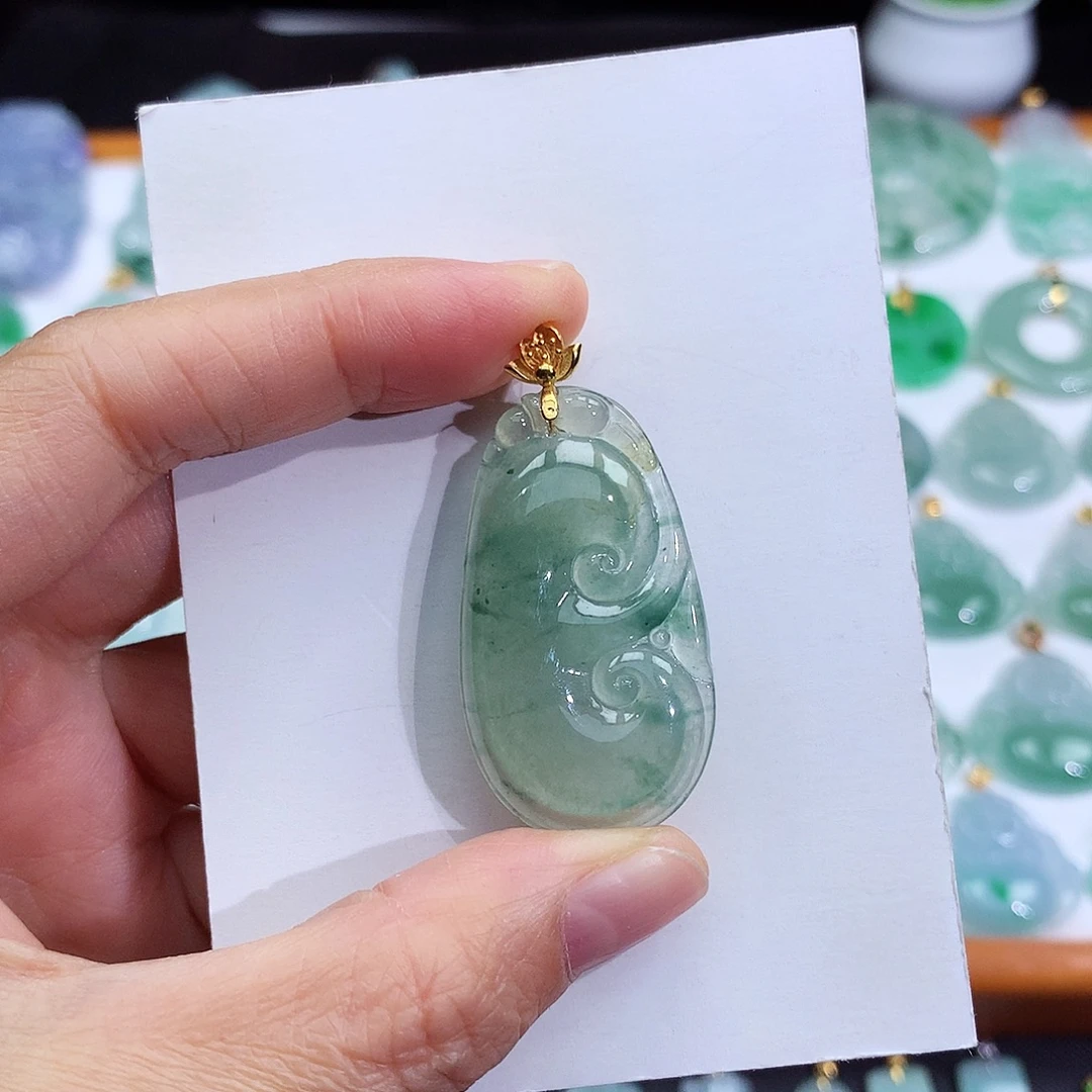 翡翠18K金镶嵌颈饰翡翠吊坠