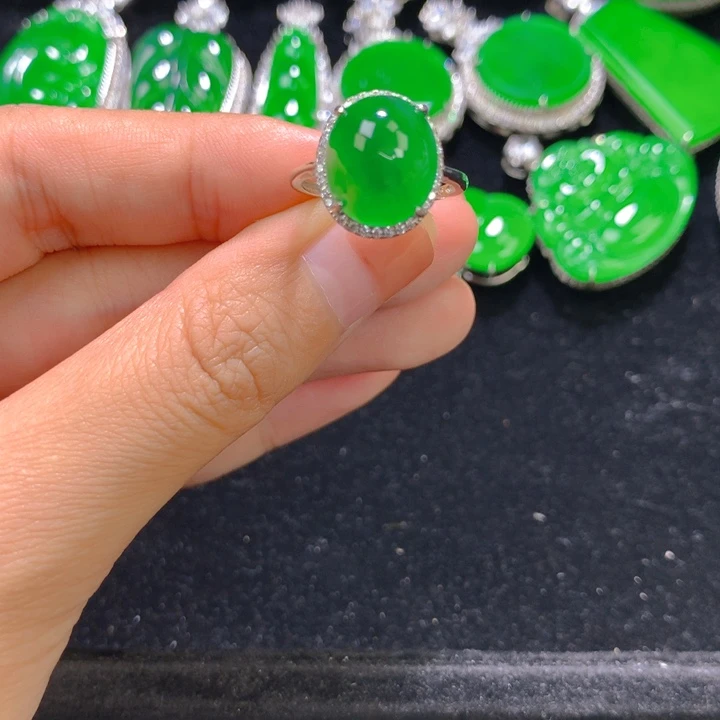 翡翠银S925镶嵌戒指一个