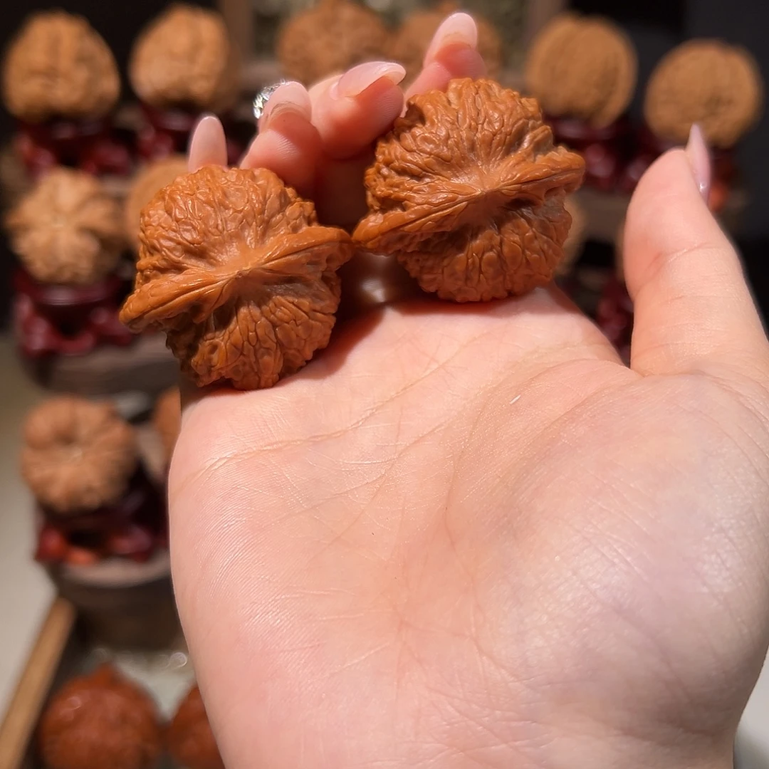 T***a把件文玩核桃血麒麟