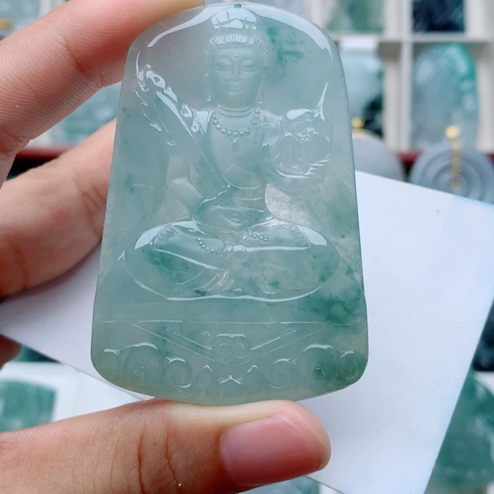 翡翠未镶嵌颈饰虚空藏