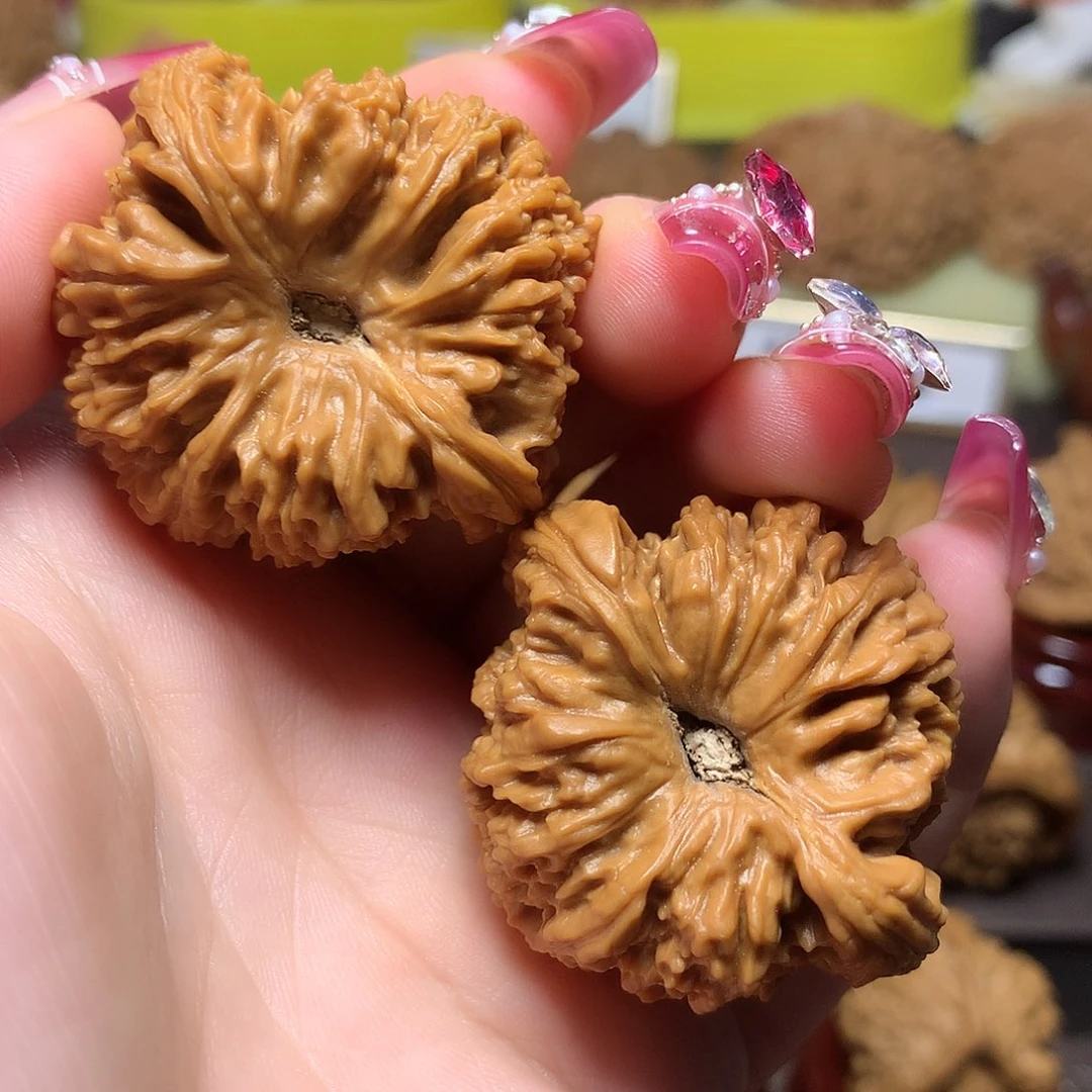 文玩核桃吊坠拉丝凹底南疆全品