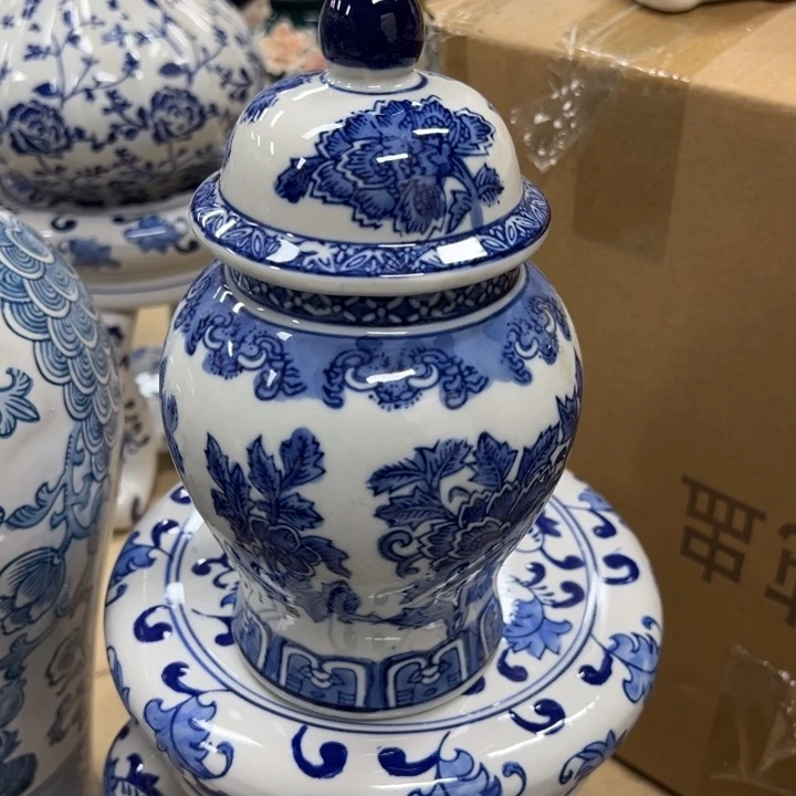 瓷片微瑕陶瓶。。。。。。。。。。。。