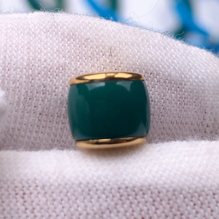 绿松石车挂18K金镶嵌