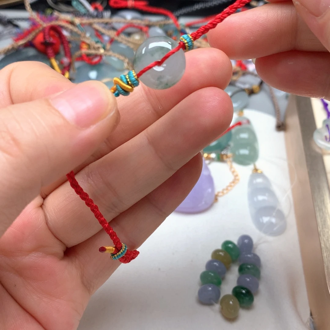 翡翠未镶嵌颈饰翡翠红手绳