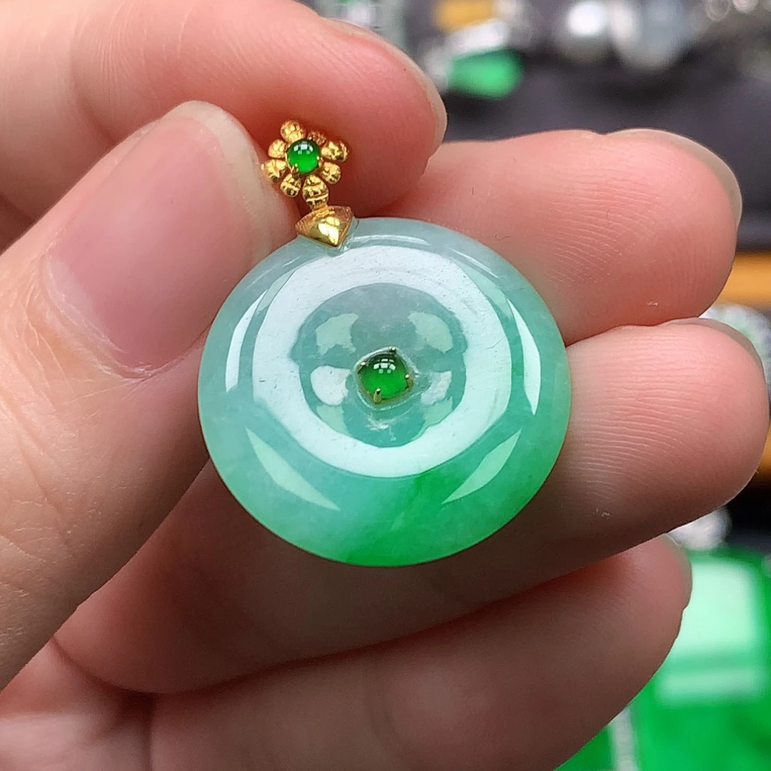 翡翠18K金镶嵌颈饰