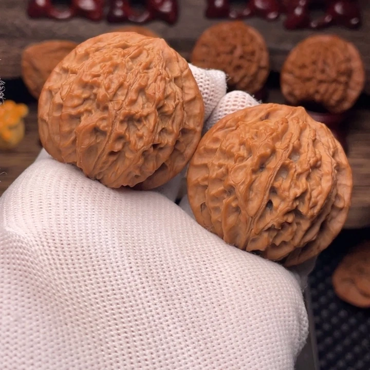 文玩核桃把件秦岭野生狮子帽41全