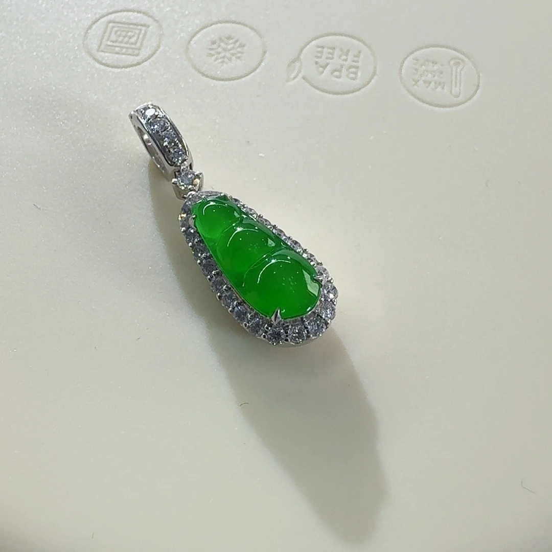 翡翠颈饰18K金镶嵌豆子