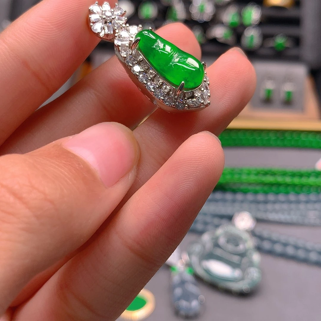 翡翠耳饰未镶嵌天然翡翠