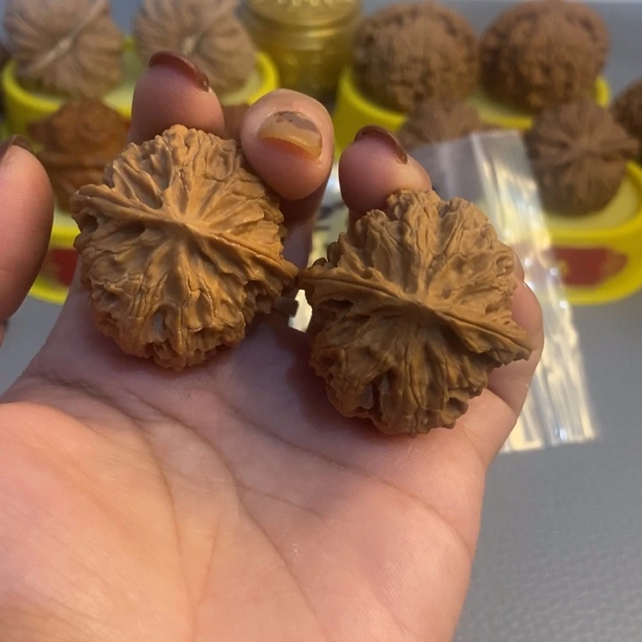石***娃吊坠文玩核桃你真帅