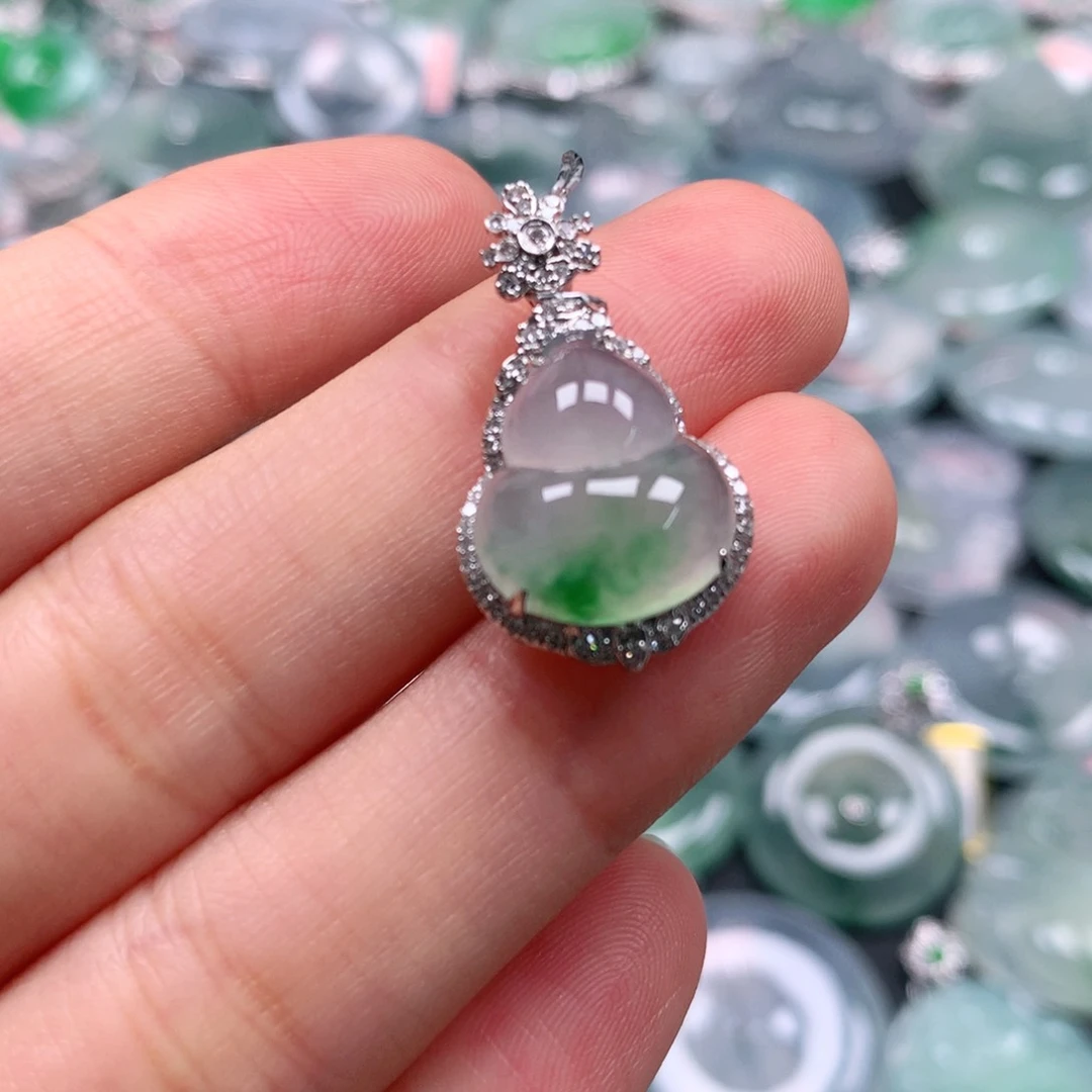 翡翠18K金镶嵌颈饰天然翡翠